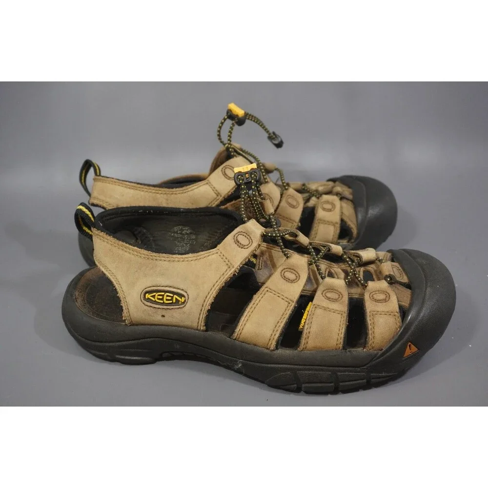 Keen Newport H2 Sandals Mens Sz 9.5 Brown Hiking Closed Toe Waterproof Gorpcore